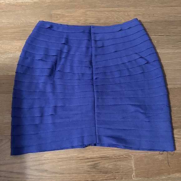 Mini skirt perfect for summer! - Picture 2 of 3